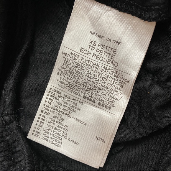 Banana Republic Black V Neck Soft T-Shirt Size XSP - Picture 10 of 13